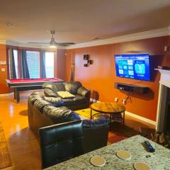 Amazing Large 3 Bed house with King Bed less than 10 miles to DTWN