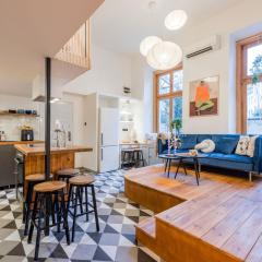 Art-Inspired 4BED 2BATH Gem by Fashion Street &Dohany