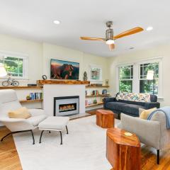 Maple Courtyard - Old Town with King Suite & Piano