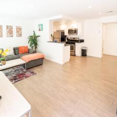 Stylish 1BR Apartment in Hollywood with Gated Parking near Downtown LA