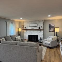 Spacious 3BR Knoxville Home - Sleeps 6 -Full Kitchen