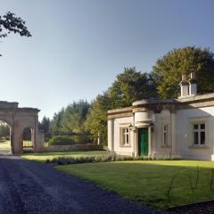 Triumphal Arch Lodge