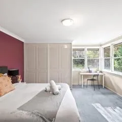 Affordable No-Frills Queen Ensuite Room in Pymble