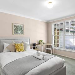 Affordable No-Frills Queen Room in Pymble - Shared Bathroom
