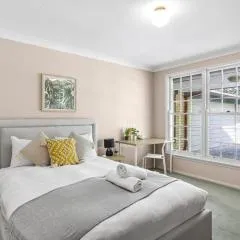 Affordable No-Frills Queen Room in Pymble - Shared Bathroom