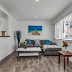 Modern 1-BR Apartment with Free Gated Parking