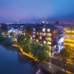 LeadingMen Riverview Hotel