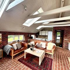 Luxury Holiday Home with Hot Tub & Wifi