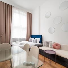 Żelazna Downtown Apartment by BookingHost