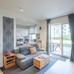 Beautiful apartment with garden and private garage, close to the airport