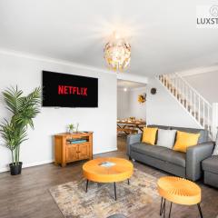 Spacious 3 Bedroom Brighton Home - South Downs - Stunning Sea Views - Garden - Pool Table - FREE Parking