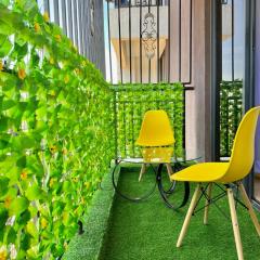 urban loft retreat apartment with fully equipped gym ,heated swimming pool, private parking and relaxing rooftop with breath taking views