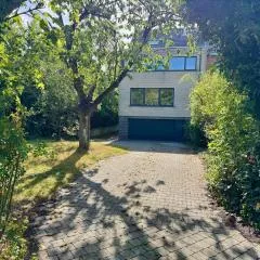 3BR Villa with Big Garden, Ping-Pong, Cinema, Bath