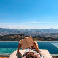 Chalet nas Nuvens with Infinity Pool