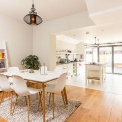 Cambridge 3 Bedroom with Wi-Fi Parking