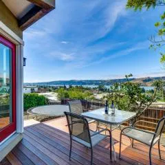 1 Mi to Downtown Benicia: Scenic Cliffside Escape