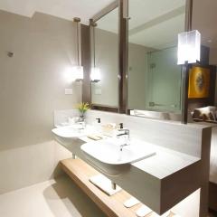 Novotel Manila Residence Hotel by Jolly Luxe Suites at Acqua