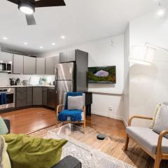 Chic Apartment with King Bed in Old City