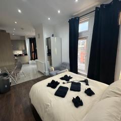 London Private Room with Kitchen