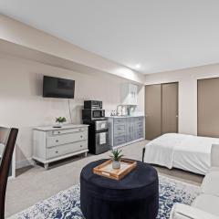 New! Cozy Studio Kitchenette Near Sloans Lake