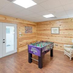 Lazy Dog Log Cabin, Hot Tub, Fishing Lake, New River Access, Foosball