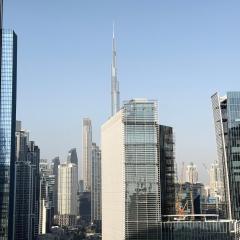 Burj Khalifa View - 5 min to Dubai Mall - 2 beds