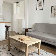 Charming bright apartment for 2 in Paris