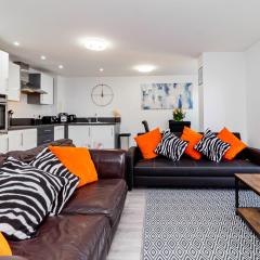 Upgraded 4 Beds Level Access Lifts 2 Bath Parking