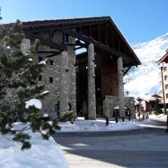 Résidence Val D'isere Village - Appartement entièrement rénové Ski aux pieds Parking couvert MAE-7413