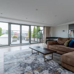 Domillion Amazing 3bdr Penthouse with Terrace MZ28