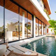 New Luxury villa walk to Atlas, Finns and Berawa beach