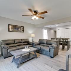 Cheerful Townhouse - Walk to Table Rock Lake!