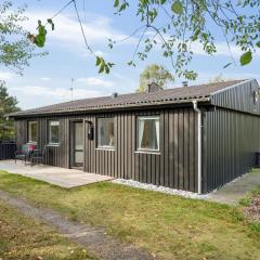 Lovely Holiday Home Within Walking Distance To A Great Beach
