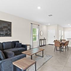 Large 3BR Townhome| Pool | Gym | Close to Beach.