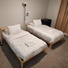 Bright & Chic 3-Bed Unit for Family or Business by UofA, Whyte Ave, Downtown in Edmonton