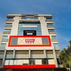 Super Townhouse Rcc Hotel Banjara Hills