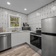 Charming Heights Apartment Near Cafes & Dining