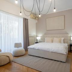 Epic 4BR Luxe Boulevard Apartment Near Rosetti Square & Old Town