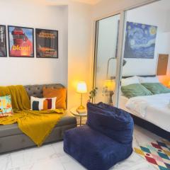 Unique and Quiet Studio Unit in Mandaluyong or Makati with Fast WiFi & Best City View