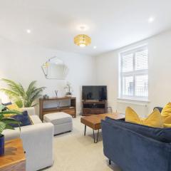 Stylish 2-Bed Home in Fairview with Free Parking