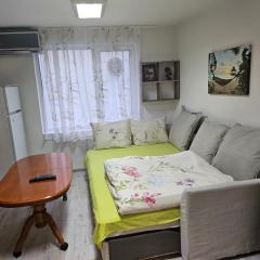 Гарсониера в центъра на град Бургас