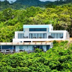 Bella Vista-Luxurious Hilltop Penthouse with Ocean View