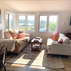 Ocean views, waterfront cottage on Rainbow Haven