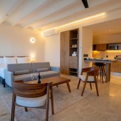 Nomad Studio Fast WiFi and Rooftop Pool