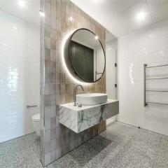 Luxury 2BR next to US Embassy with River Views