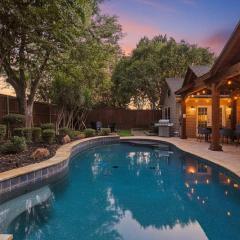 5BD 2BA w Backyard Oasis Pool Jacuzzi Firepit