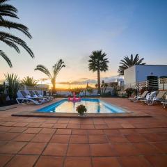 Spacious Holiday Home in La Oliva