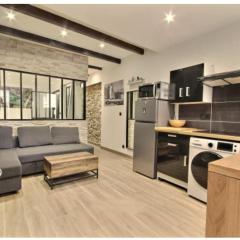 2 rooms 30 m2 full of charm, in the heart of the 7th arrondissement Marseille