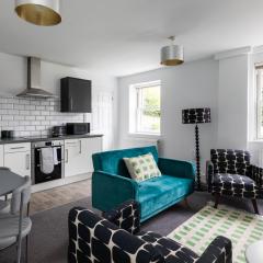 Old Farmhouse - Brand New Apartment - Free Parking - Central Bath