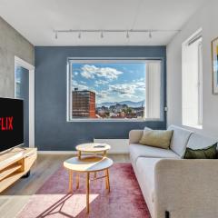 The Polar Throne - Central with Breathtaking Views